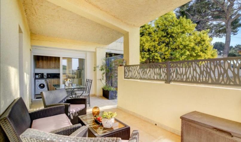 Villa Superbe Vue Mer Sur La Baie De Bandol , 200 M Des Plages Санари-сюр-Мер Екстериор снимка